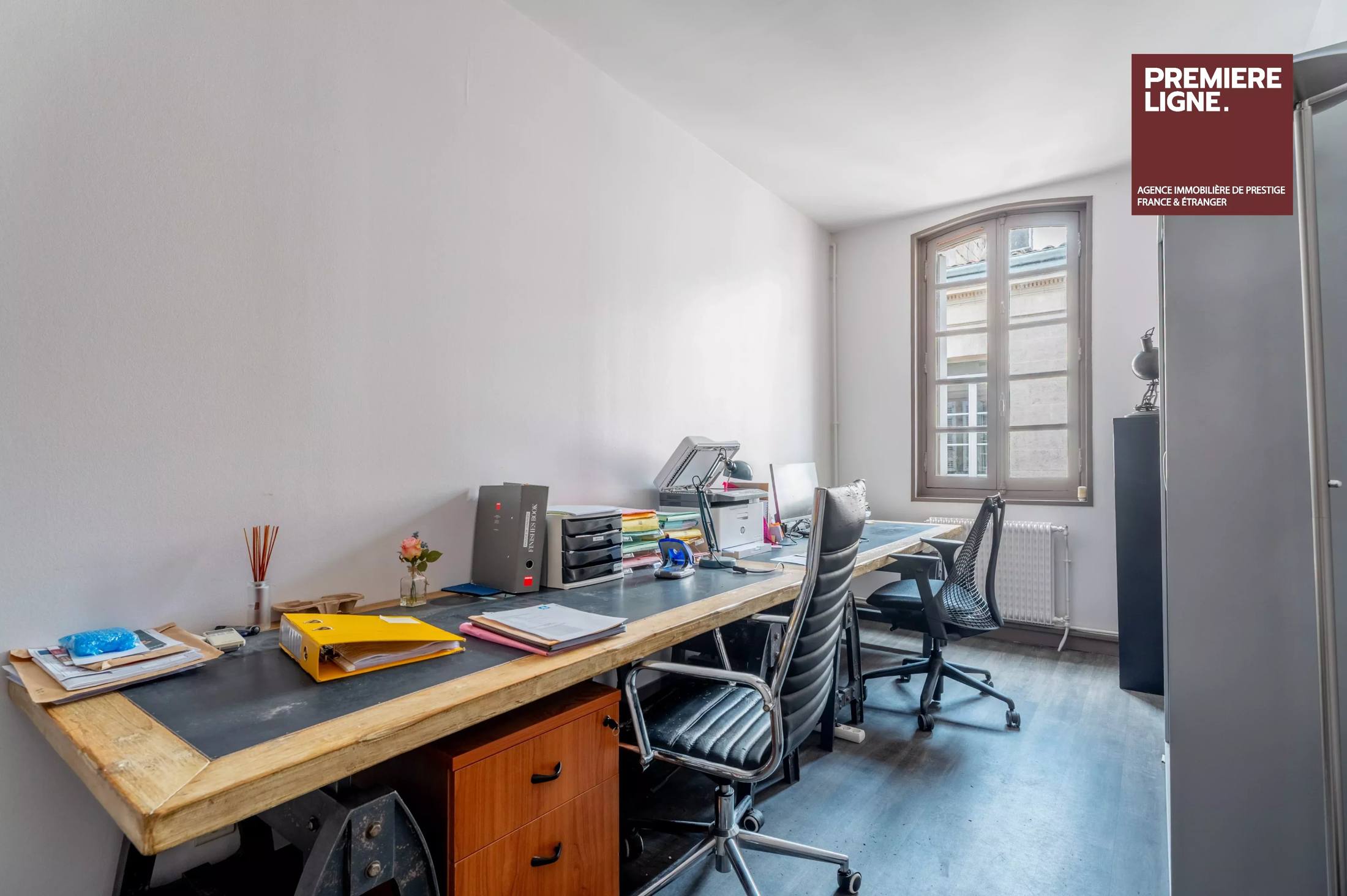 Très bel immeuble en pierre situé dans une rue calme des Chartrons. — photo 4